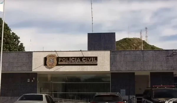 Homem se passa por policial militar e aplica golpe em farmácia de Vila Velha