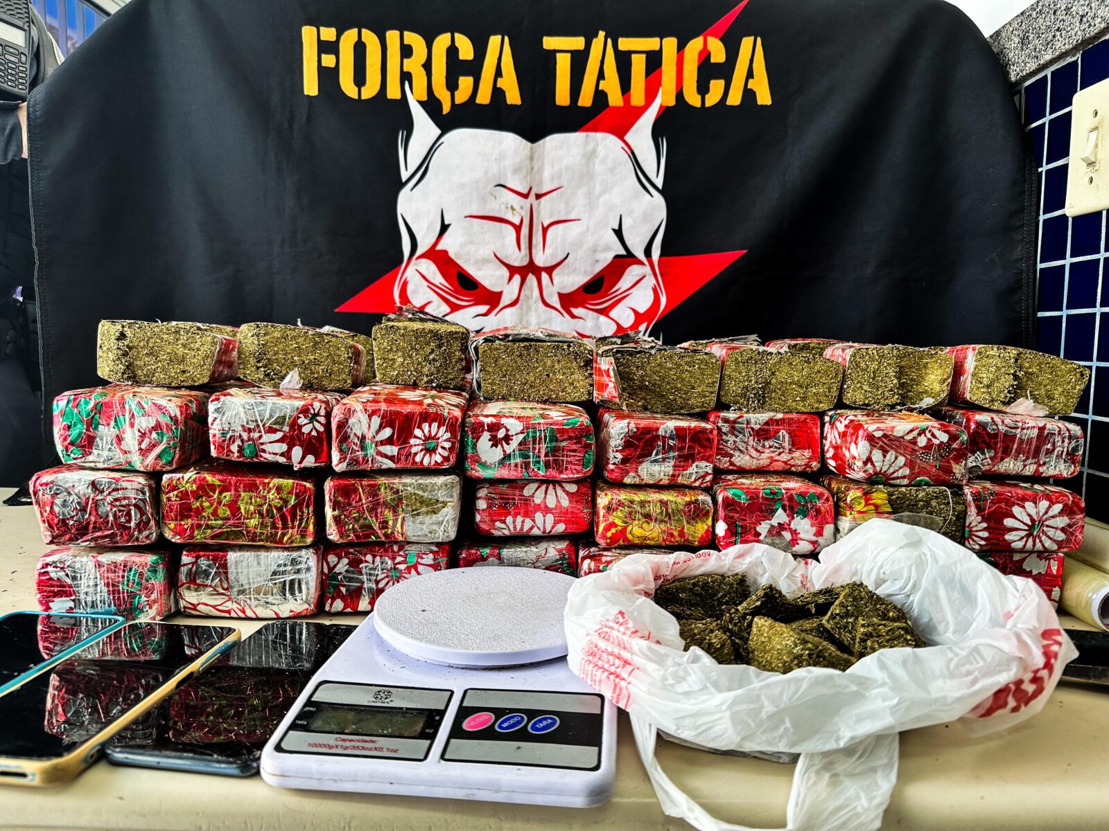 Militares da 17ª Companhia Independente apreendem armas de fogo e entorpecentes em Vila Velha