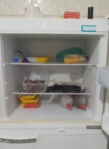 Geladeira vazia na concentração dos atletas