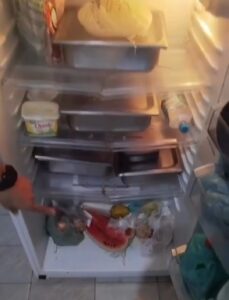 Geladeira vazia na concentração dos atletas