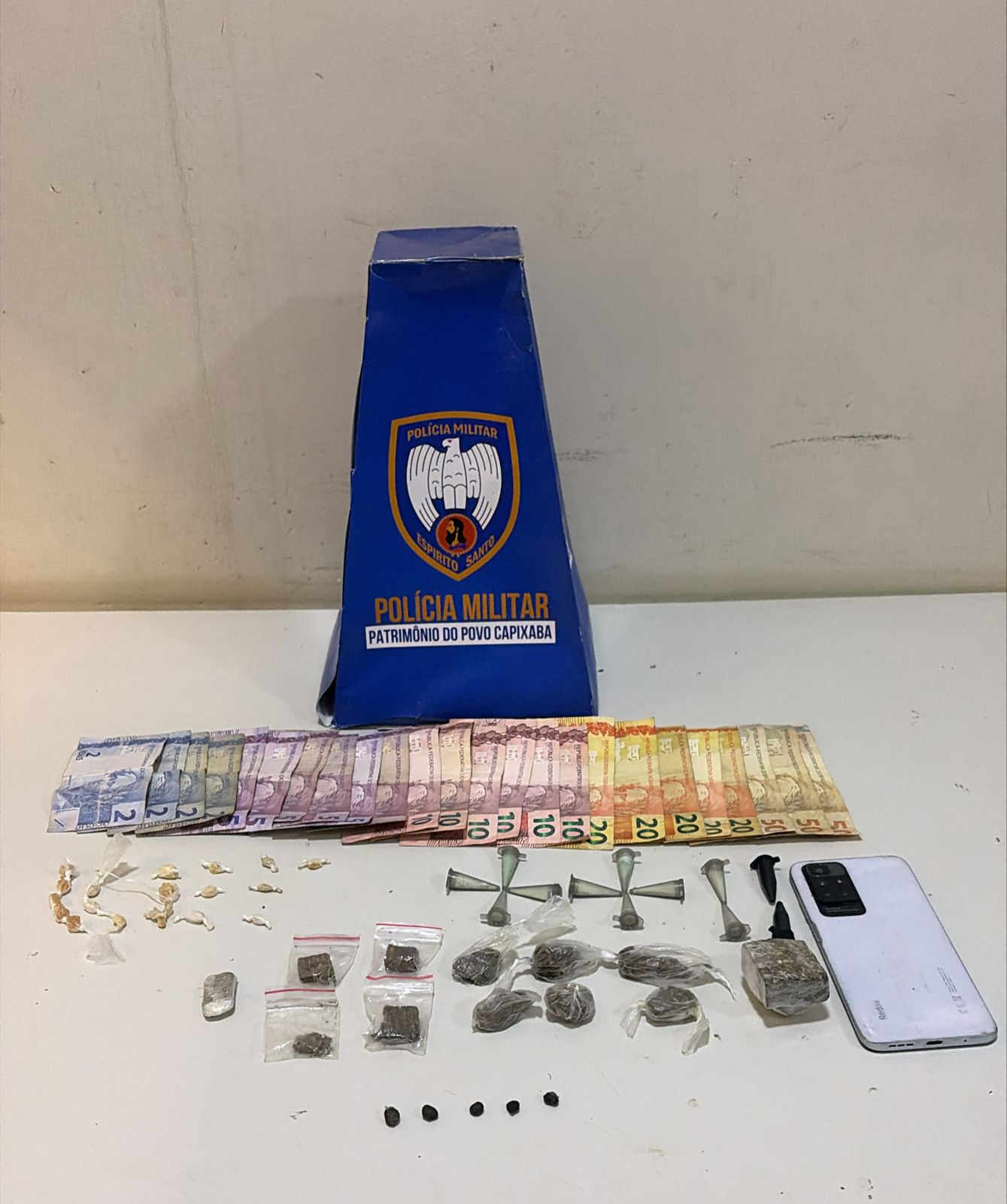 Ações policiais resultam em recuperação de veículo e apreensões de drogas em Guarapari