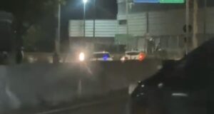 Momento que o carro na contra mão é flagrado na Estrada de Capuaba 