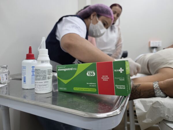 Usuárias do SUS capixaba começam a receber o implante contraceptivo Implanon