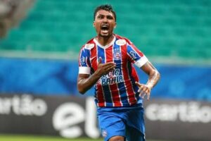 Kieza ja jogou pelo Bahia