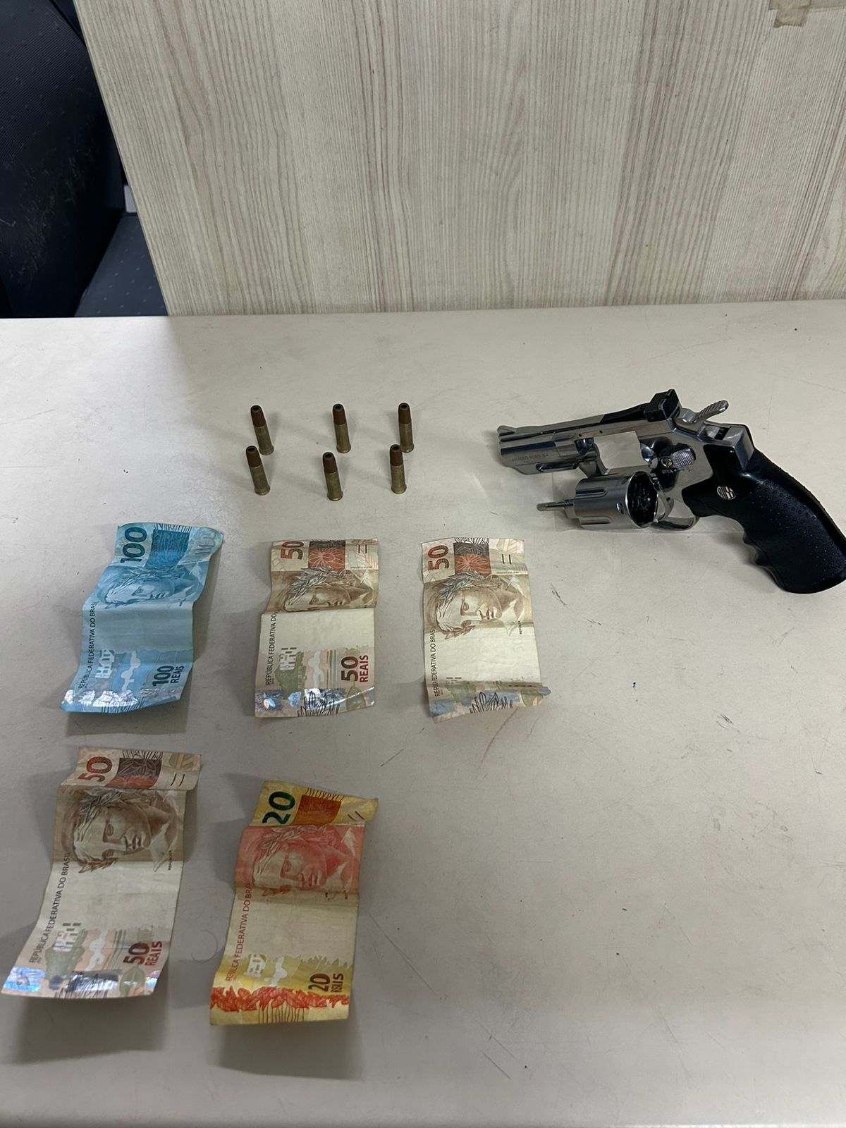 Militares pendem homem após descumprimento à Lei Maria da Penha em Vila Velha