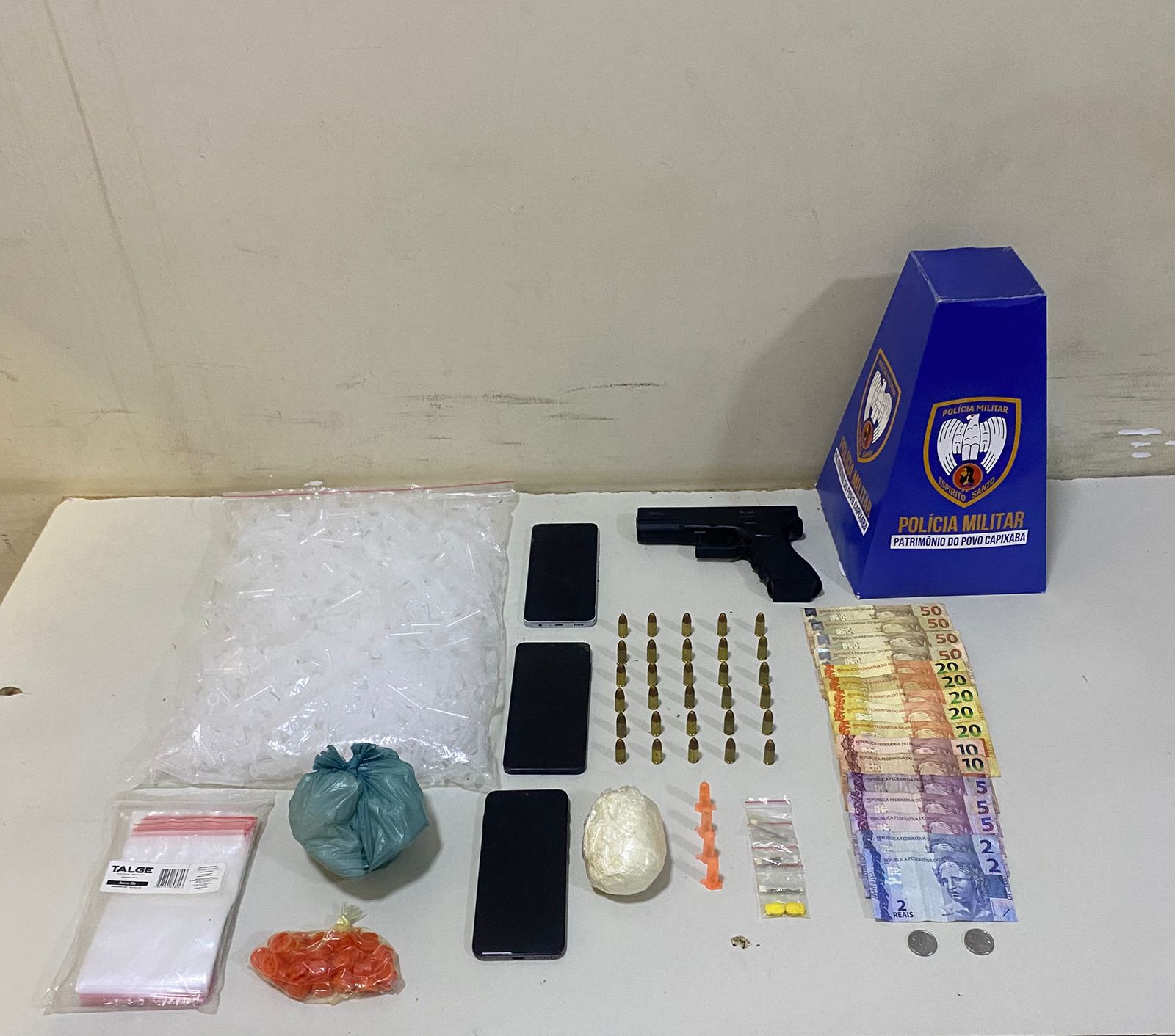 10º BPM apreende entorpecentes, armas e recupera veículo em Guarapari