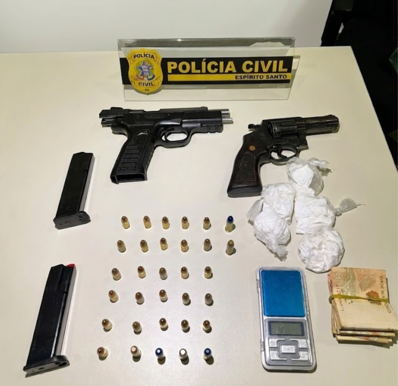 Polícia Civil prende suspeito de homicídio e apreende armas e drogas em Guarapari