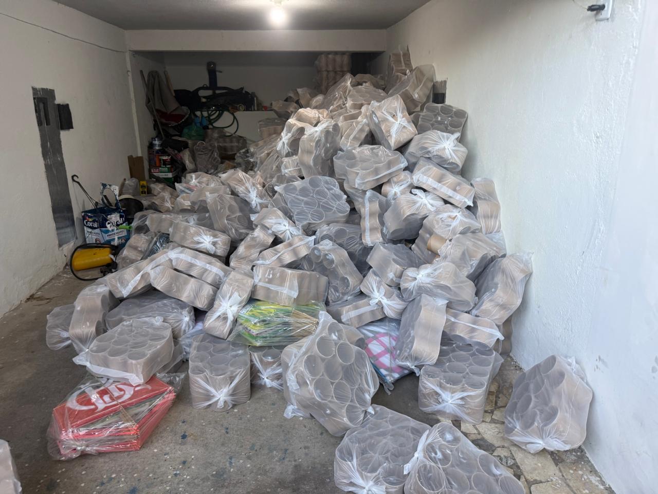 PCES localiza fábrica de linha chilena e depósito clandestino de fogos de artifício durante operação em Cariacica