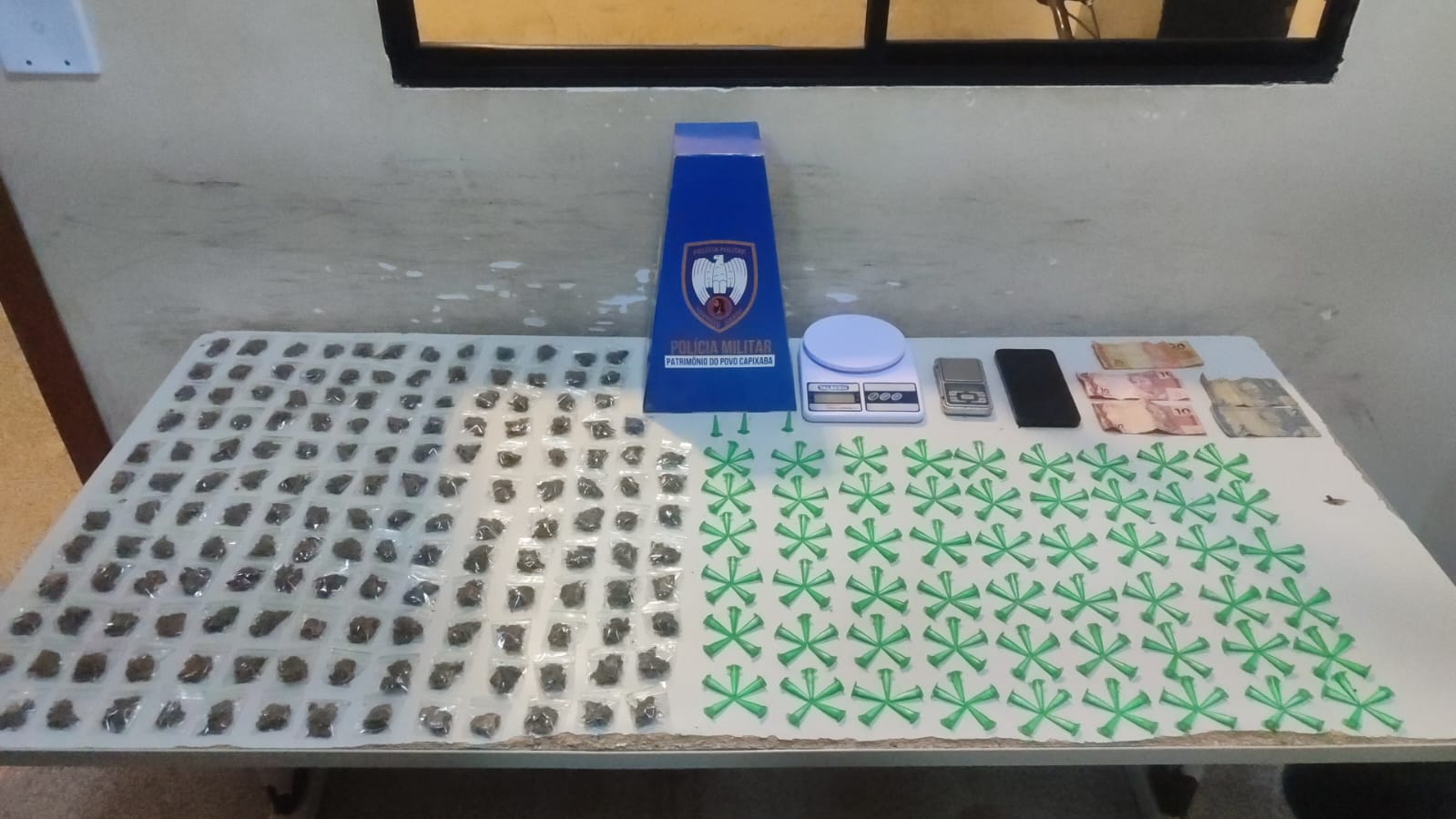 PM recupera veículo, apreende drogas e cumpre mandado em Guarapari