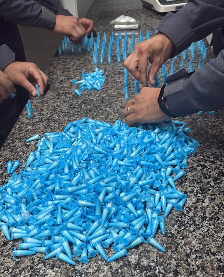 10º BPM APREENDE GRANDE QUANTIDADE DE ENTORPECENTES E MUNIÇÕES EM GUARAPARI