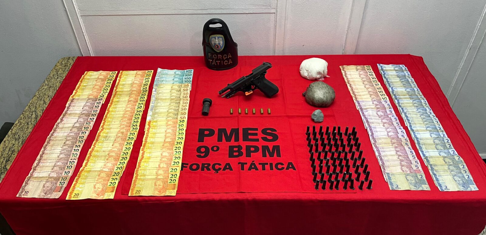Força Tática do 9º BPM apreende arma e drogas no bairro Zumbi
