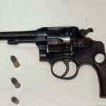 Homem é preso com arma de fogo e documentos de desaparecido em Guarapari