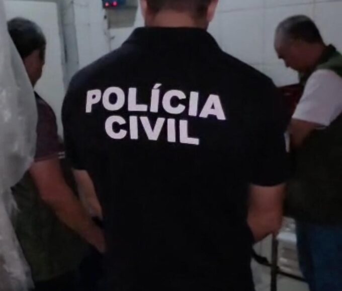 Operação da DEPMA apreende meia tonelada de carne e interdita abatedouro clandestino em Cariacica