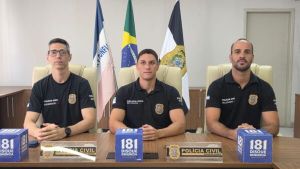 PCES realiza operação e apreende arsenal com fuzis, pistolas e veículos usados na ação criminosa