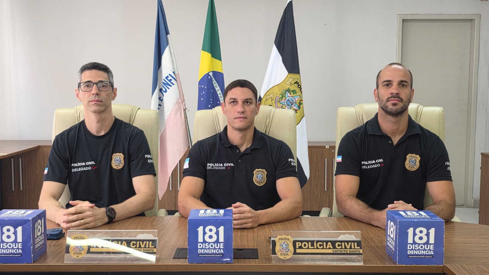 PCES realiza operação e apreende arsenal com fuzis, pistolas e veículos usados na ação criminosa