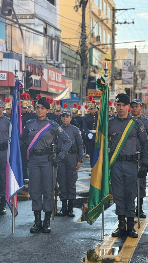 PMES participa de desfile cívico-militar em comemoração aos 136 anos de Cariacica