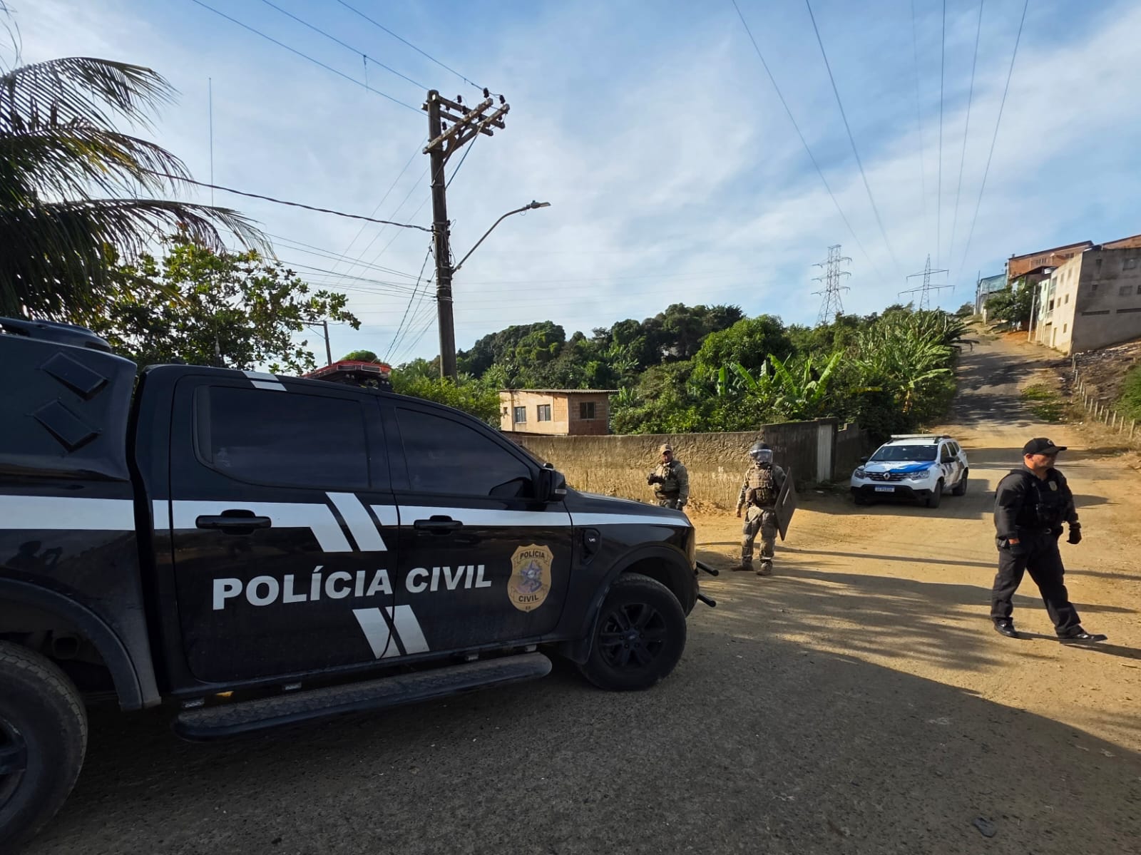 Polícia Civil, PMES e EDP realizam operação para retirada de ligações clandestinas de energia em Cariacica