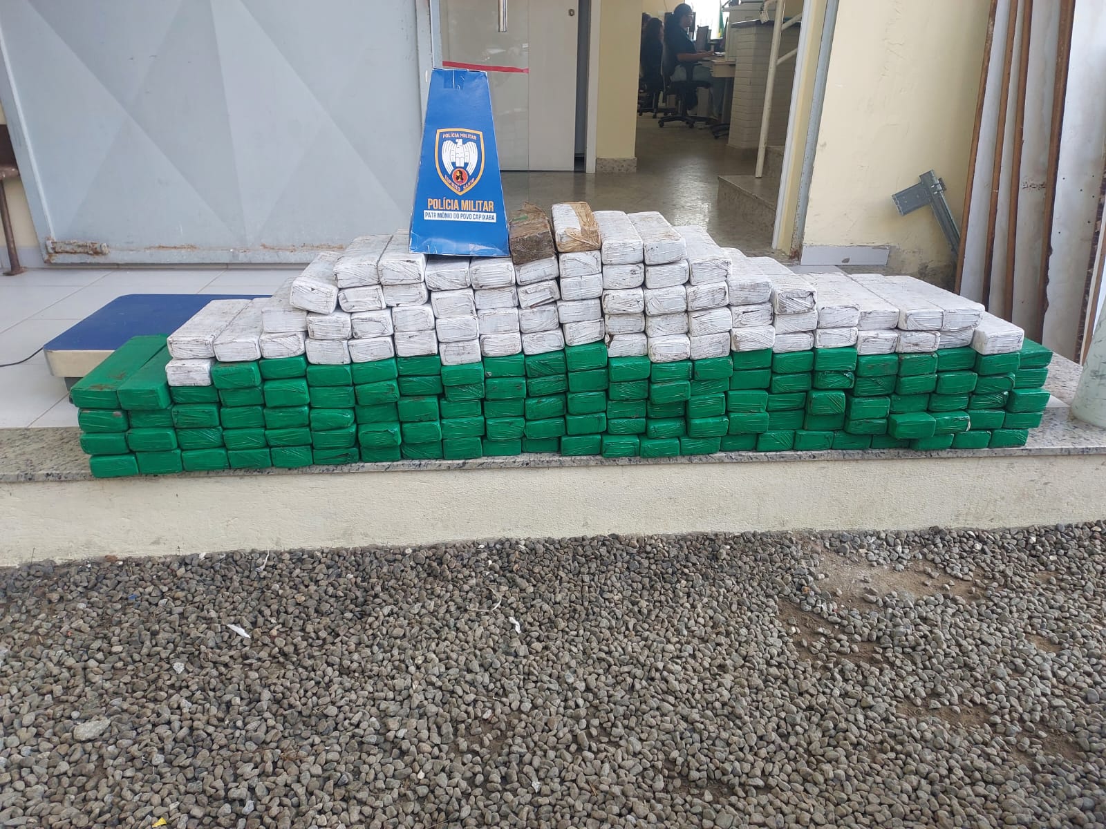 Polícia Militar apreende cerca de 165 kg de maconha em Linhares
